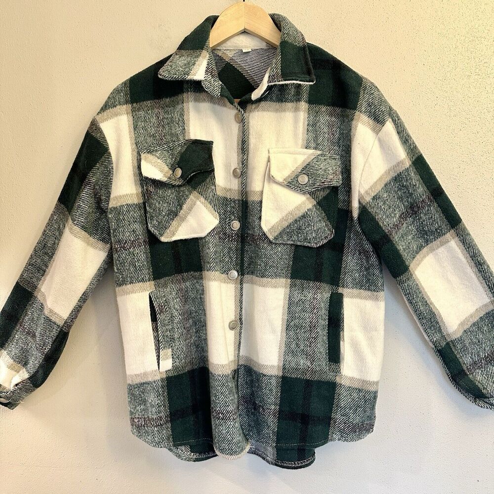 Unbranded‎ Green and White Plaid Shacket Size Medium Front Pockets